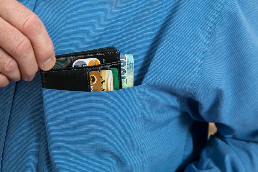 stevepb-wallet-2668502_1280