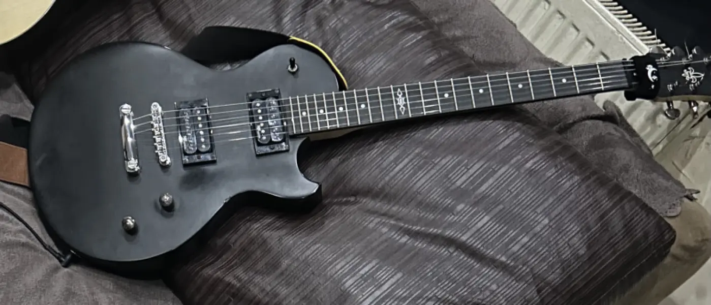 Schecter sgr solo II elektro gitar ve ekipman seti
