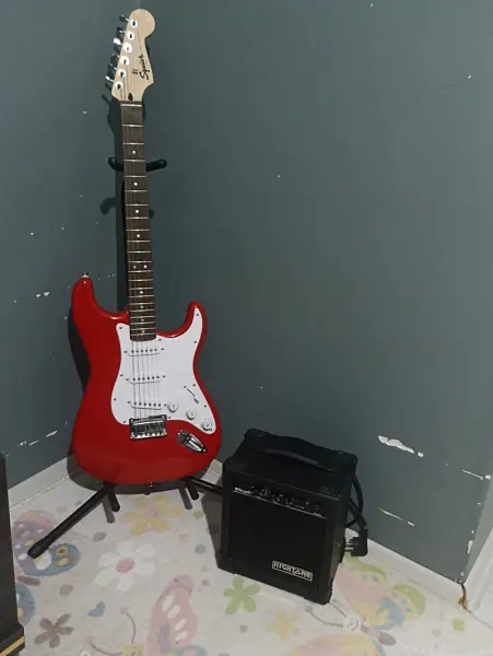 Squier Strat elektro gitar
