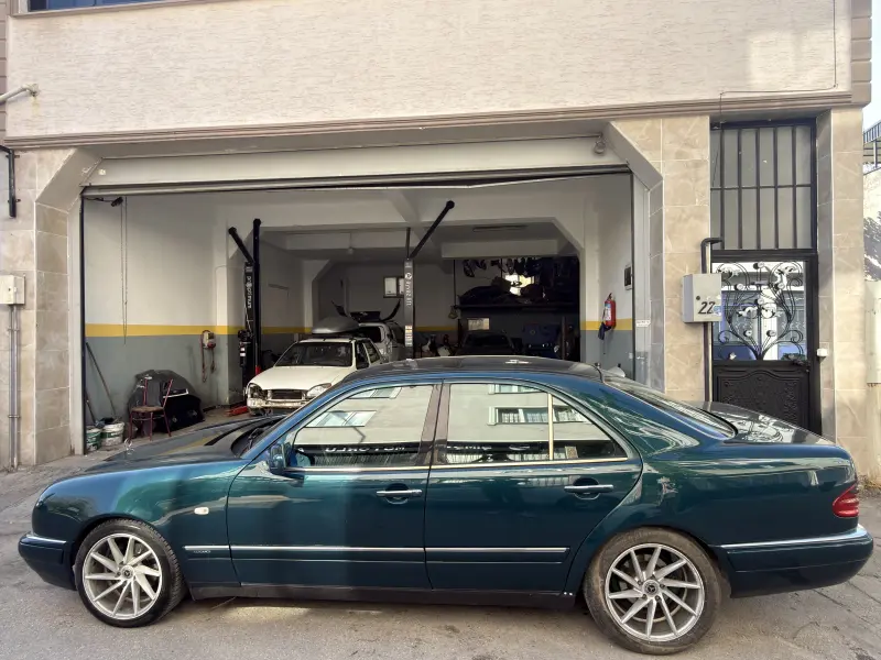E200 Elegance Manuel LPG’li | Sunroof | Koltuk Isıtma | Şase Podye Temiz