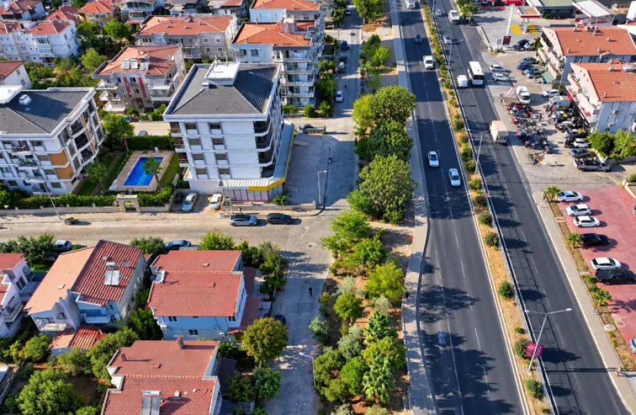 CAMİKEBİR MAH İZMİR CAD ÜZERİNDE ARSA FİYATINA FIRSAT KÖŞE VİLLA