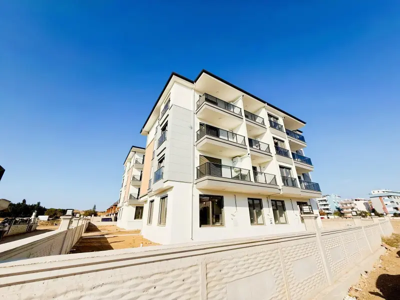 SEFERİHİSAR'DA HAVUZLU SİTEDE 2+1 DAİRE