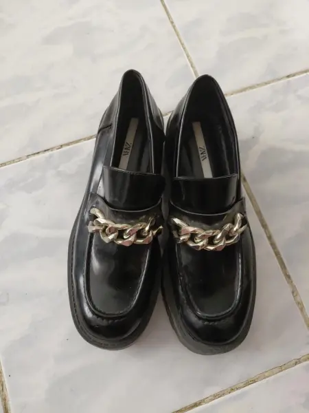 zara marka Loafer